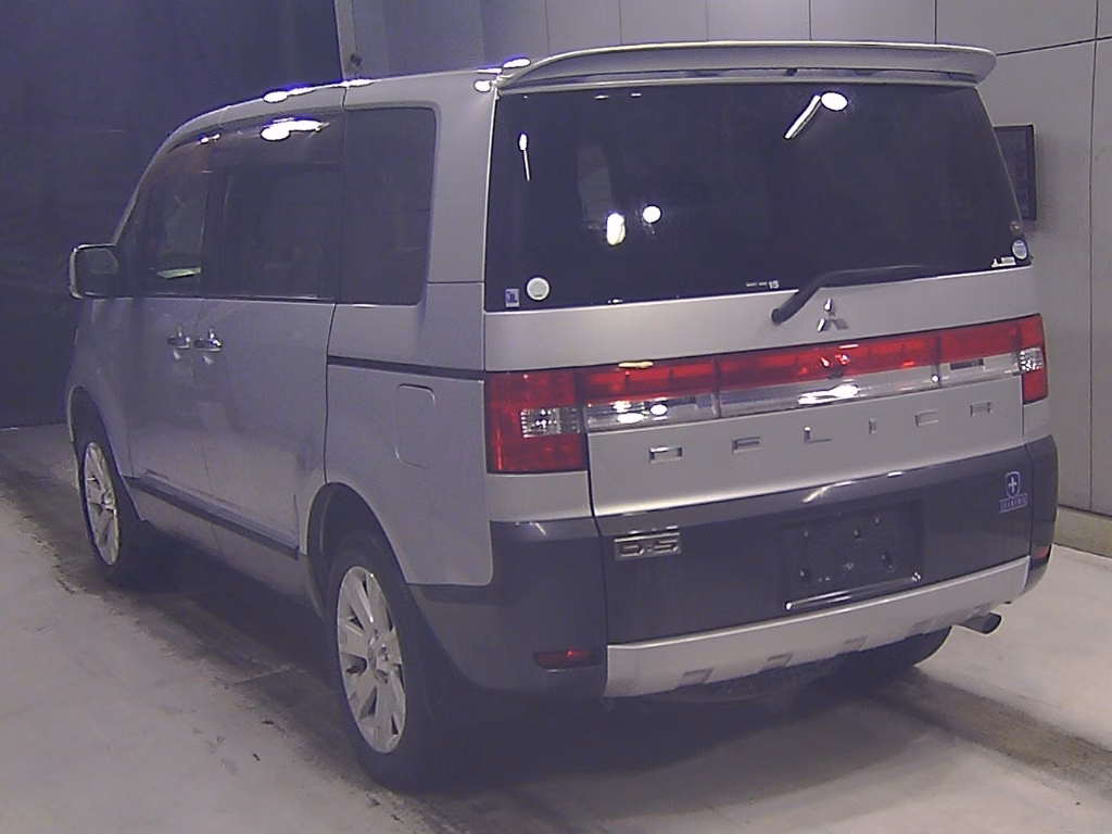 MITSUBISHI DELICA D:5