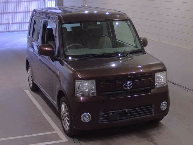 TOYOTA PIXIS SPACE