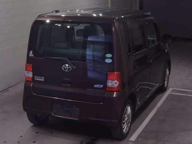 TOYOTA PIXIS SPACE