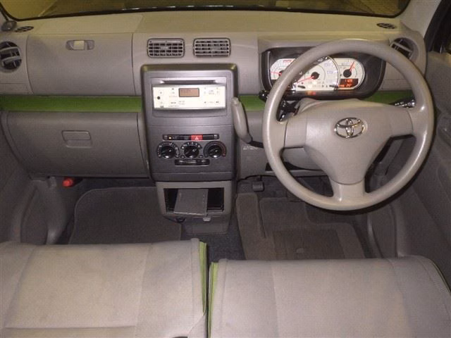 TOYOTA PIXIS SPACE