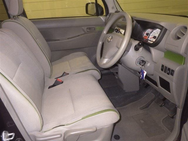 TOYOTA PIXIS SPACE