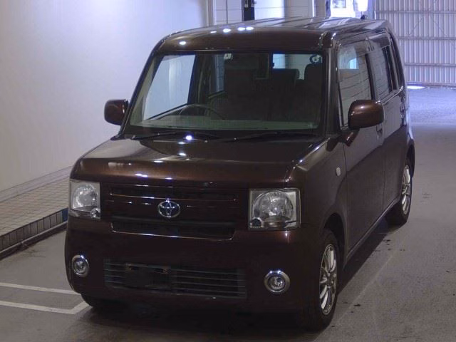 TOYOTA PIXIS SPACE