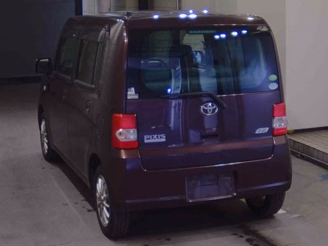 TOYOTA PIXIS SPACE