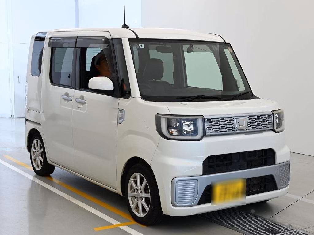 DAIHATSU WAKE