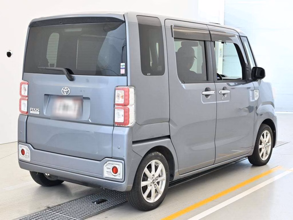 TOYOTA PIXIS MEGA