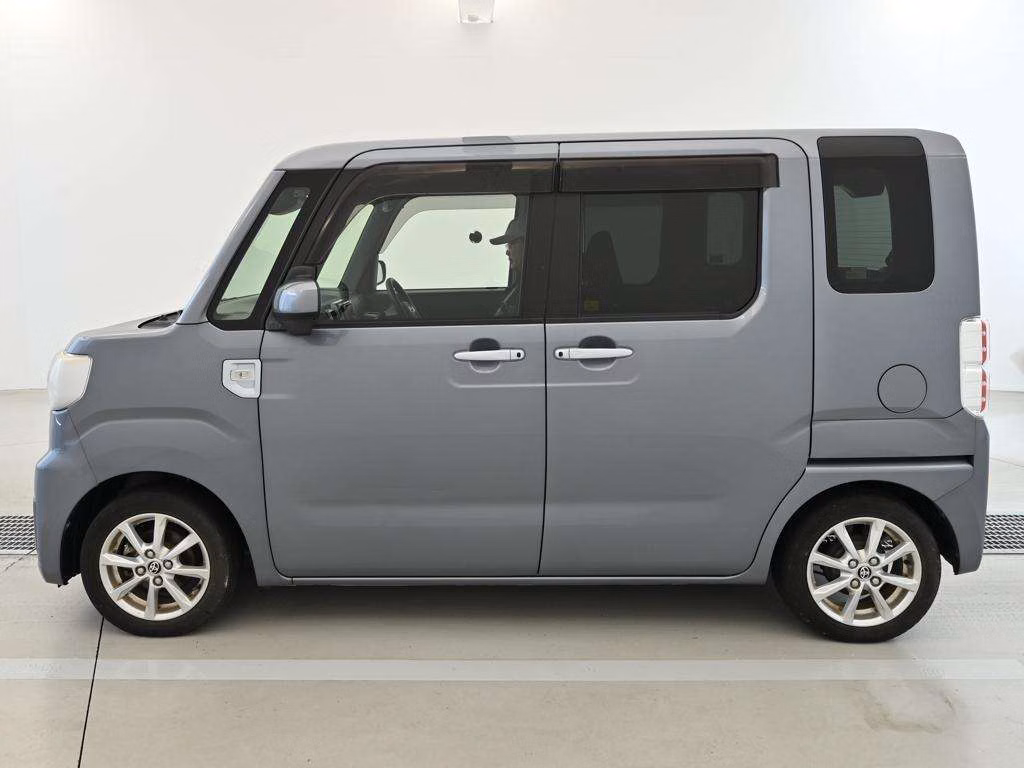 TOYOTA PIXIS MEGA