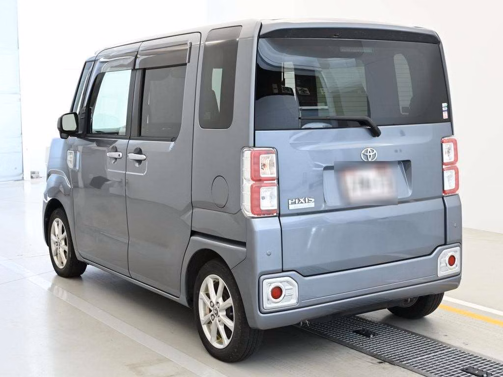 TOYOTA PIXIS MEGA
