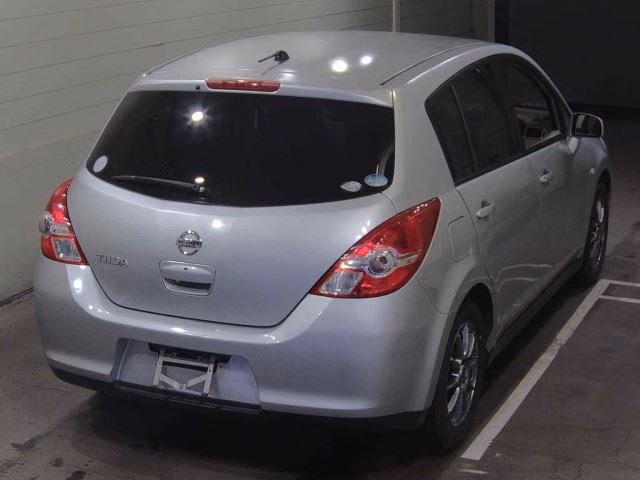 NISSAN TIIDA