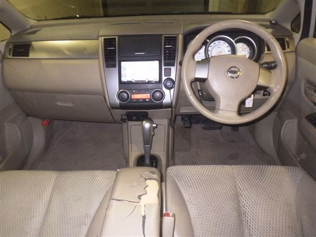 NISSAN TIIDA