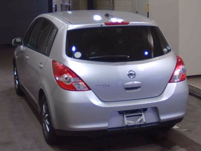 NISSAN TIIDA