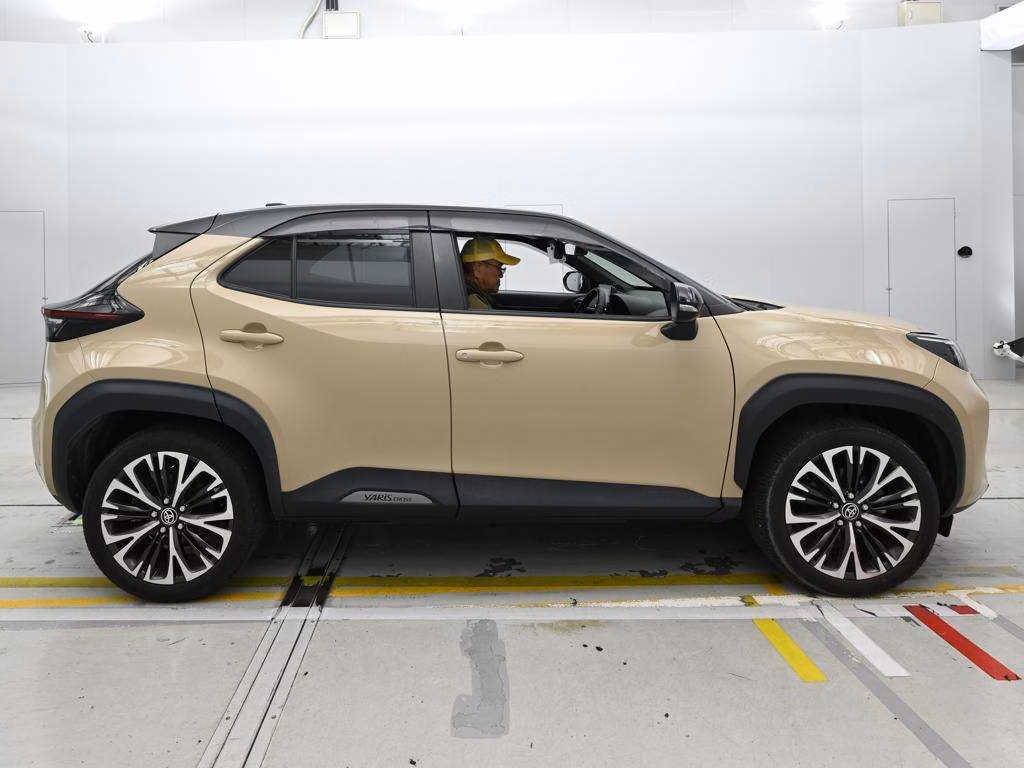 TOYOTA YARIS CROSS