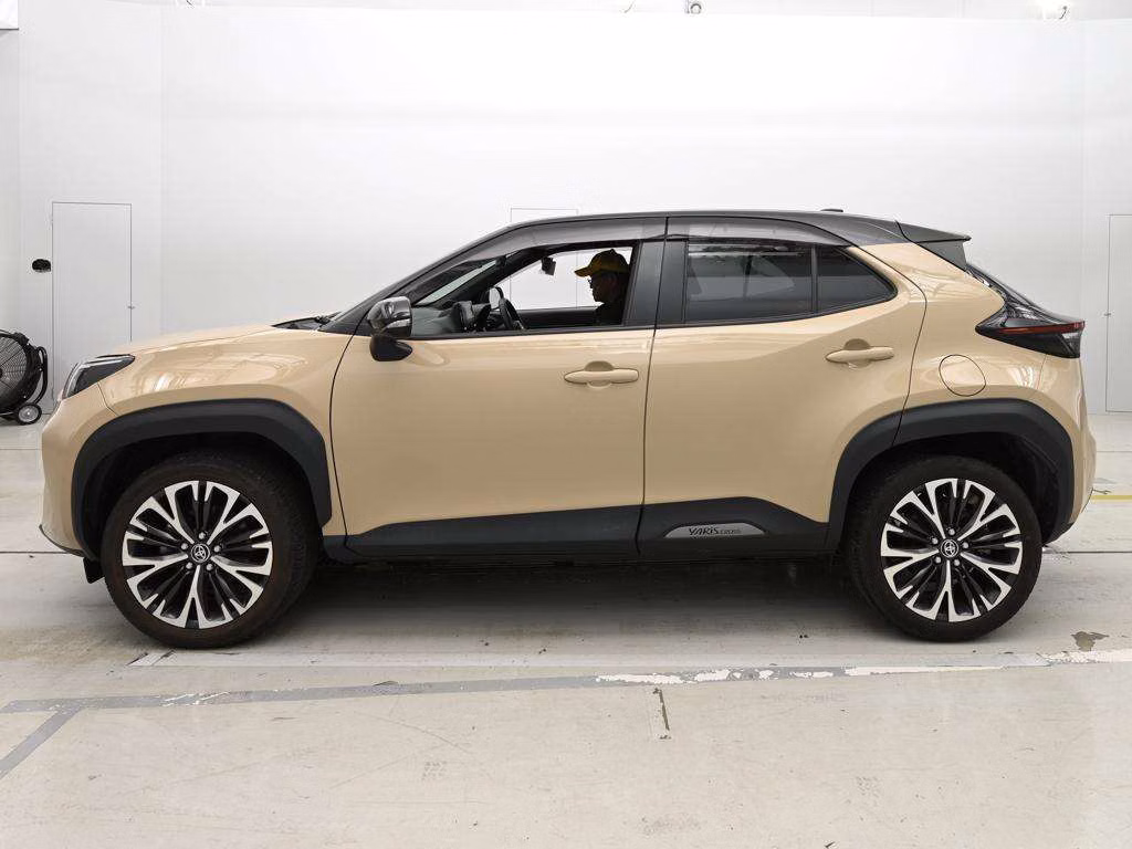 TOYOTA YARIS CROSS