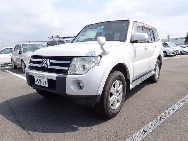 MITSUBISHI PAJERO