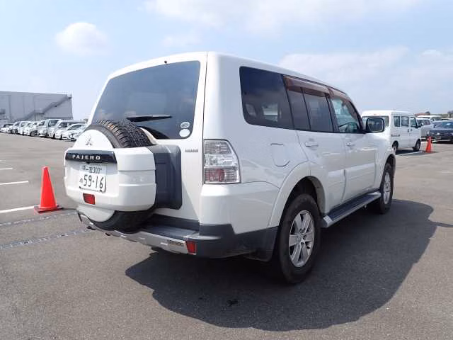 MITSUBISHI PAJERO