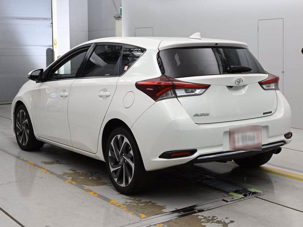 TOYOTA AURIS