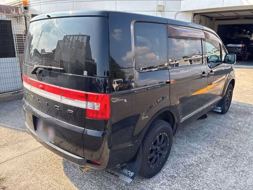 MITSUBISHI DELICA D:5