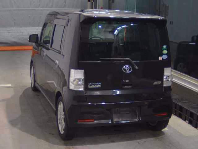 TOYOTA PIXIS SPACE