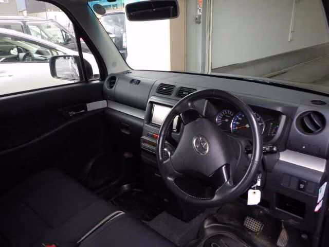 TOYOTA PIXIS SPACE
