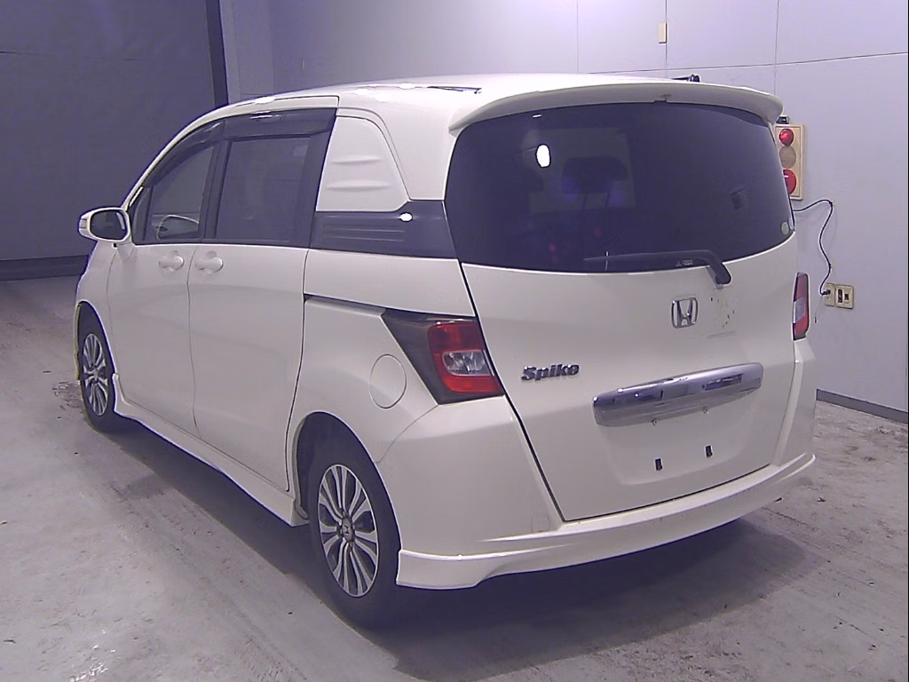 HONDA FREED SPIKE