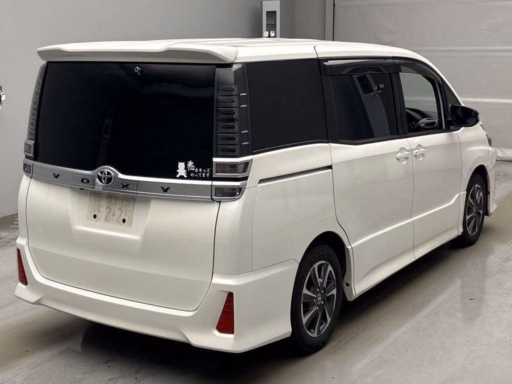 TOYOTA VOXY