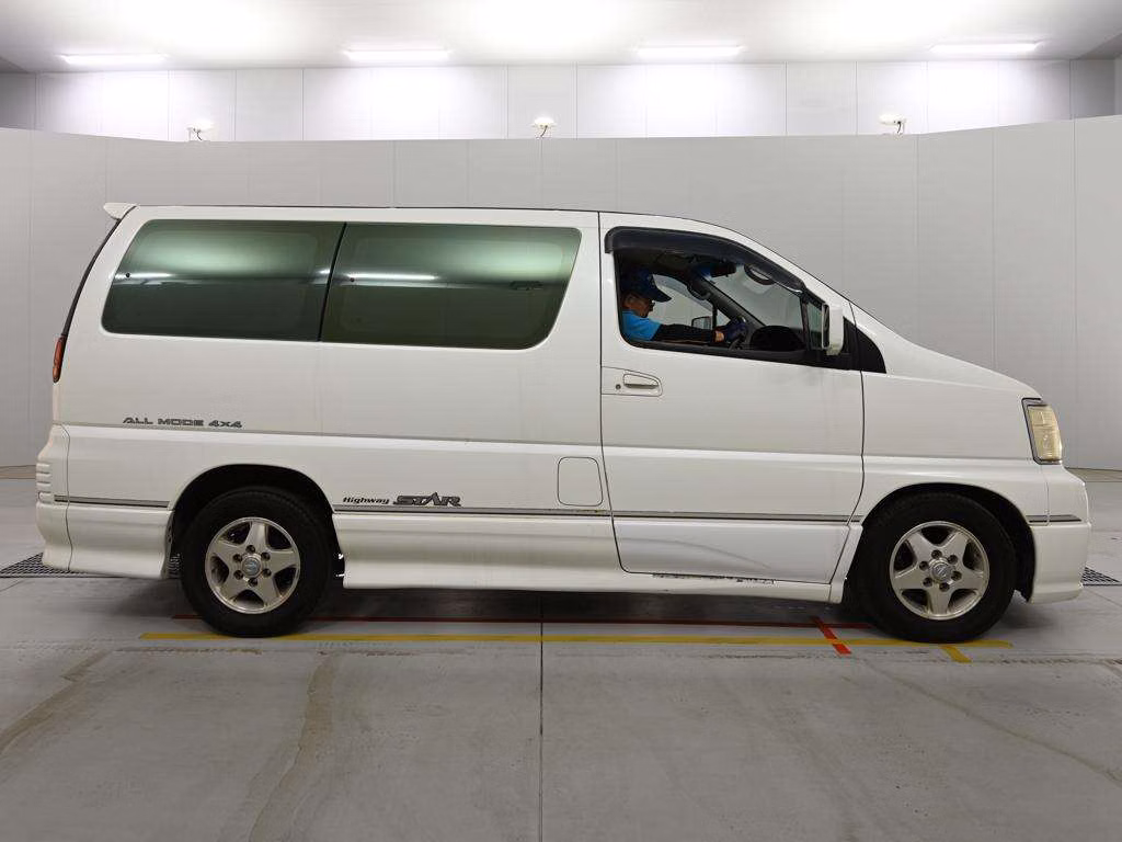 NISSAN ELGRAND