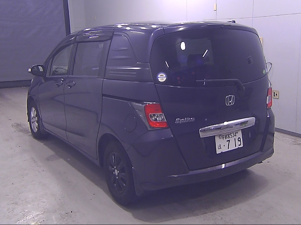 HONDA FREED SPIKE