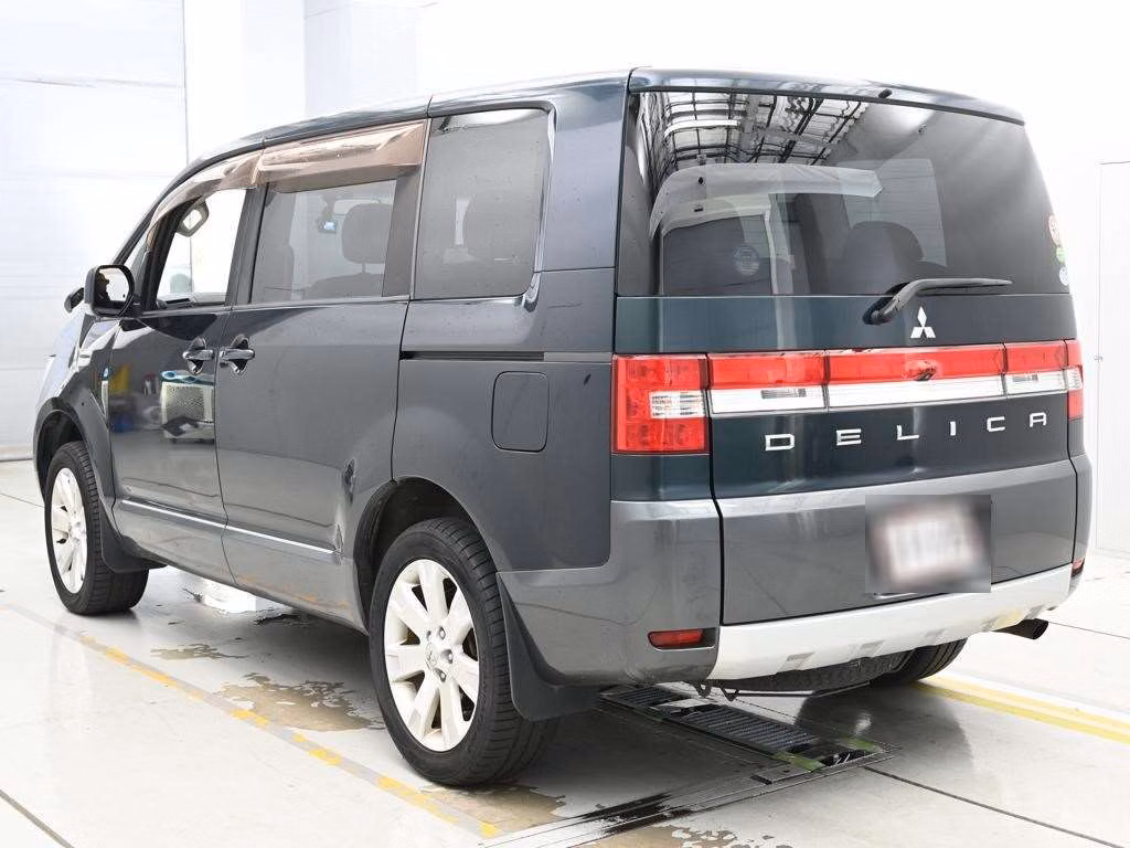 MITSUBISHI DELICA D:5