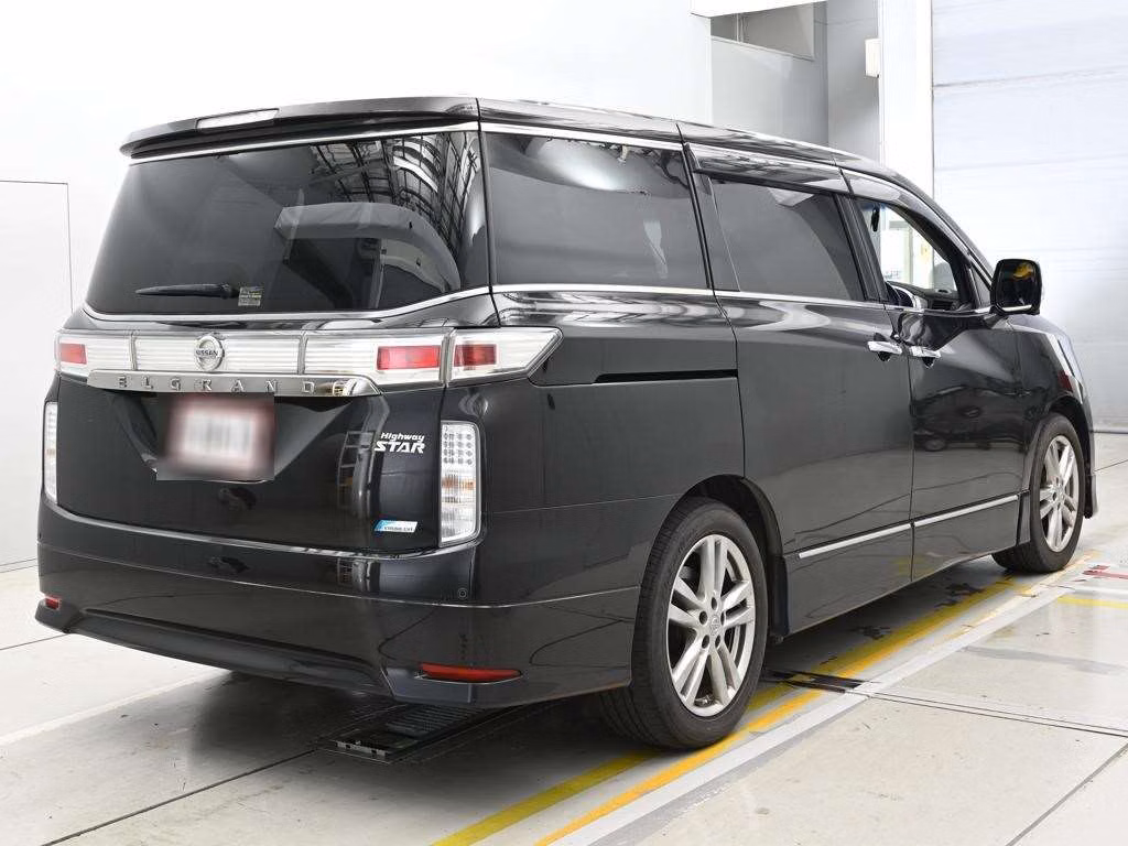 NISSAN ELGRAND
