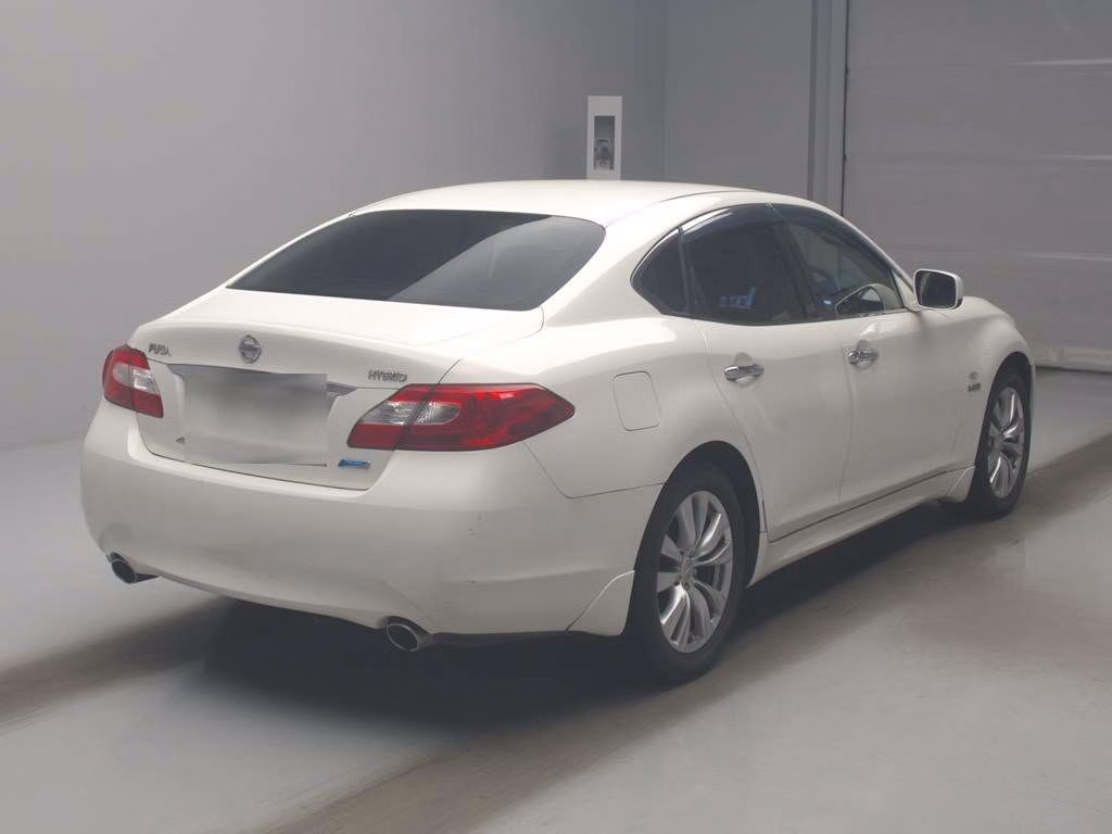 NISSAN FUGA