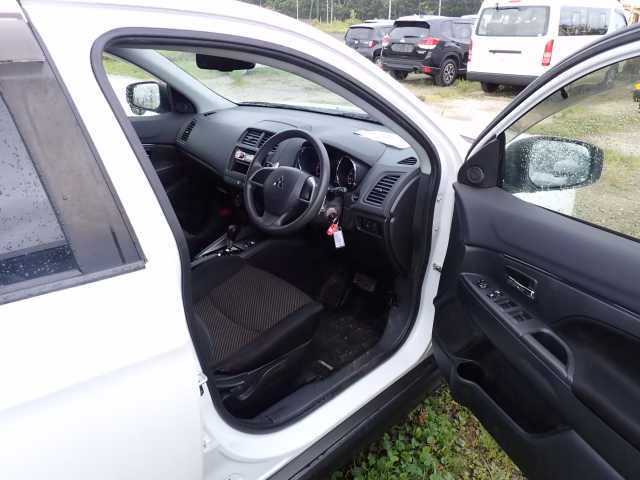 MITSUBISHI RVR