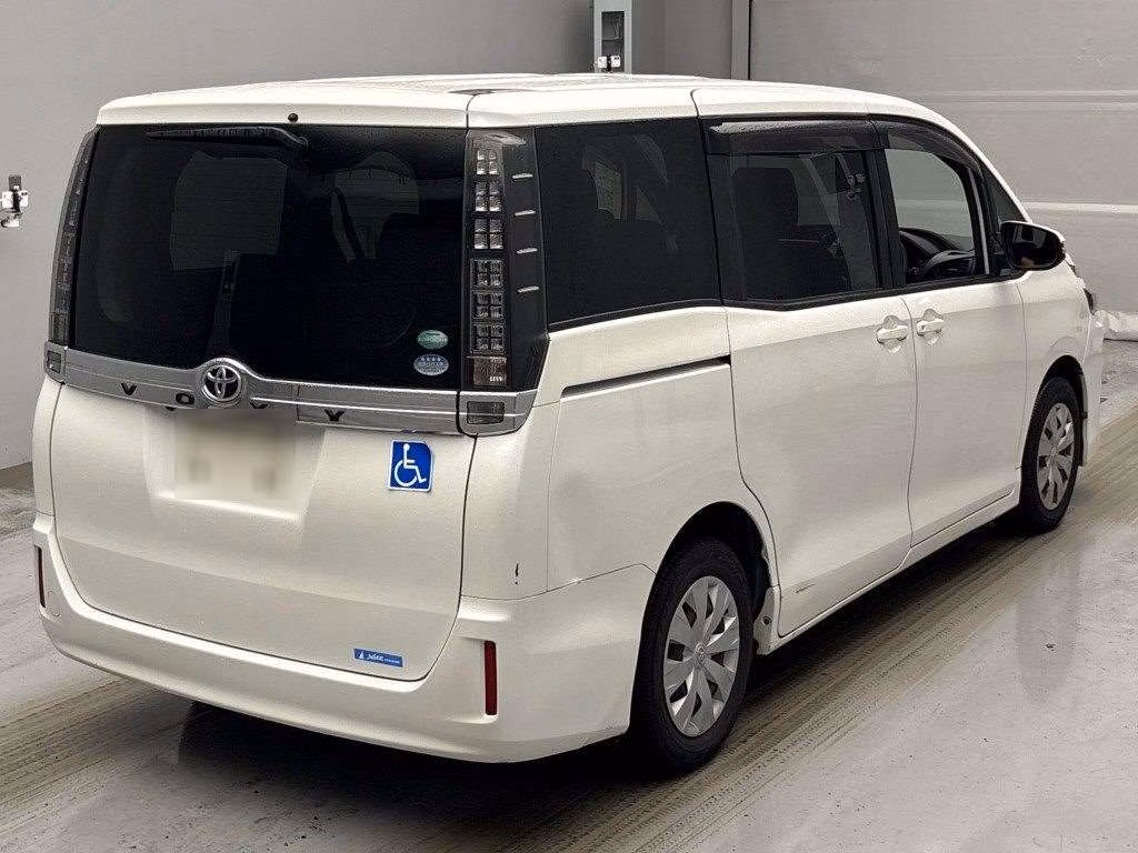 TOYOTA VOXY