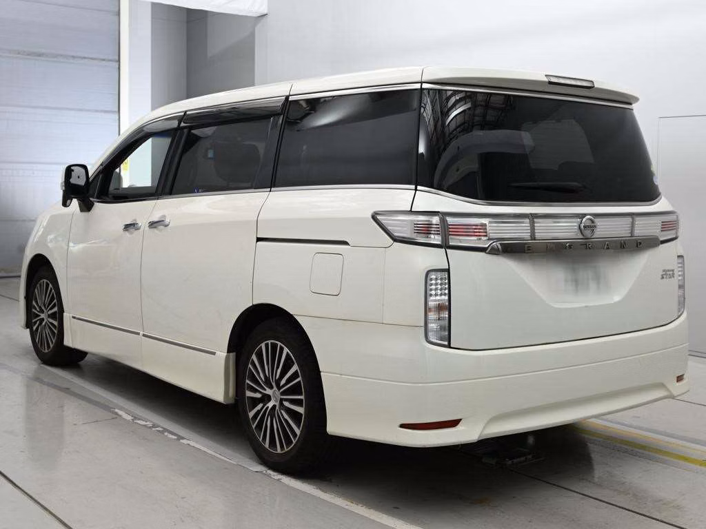 NISSAN ELGRAND