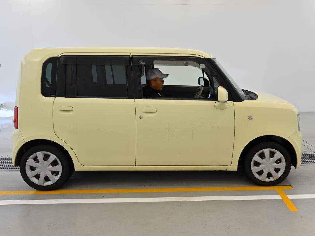 DAIHATSU MOVE CONTE