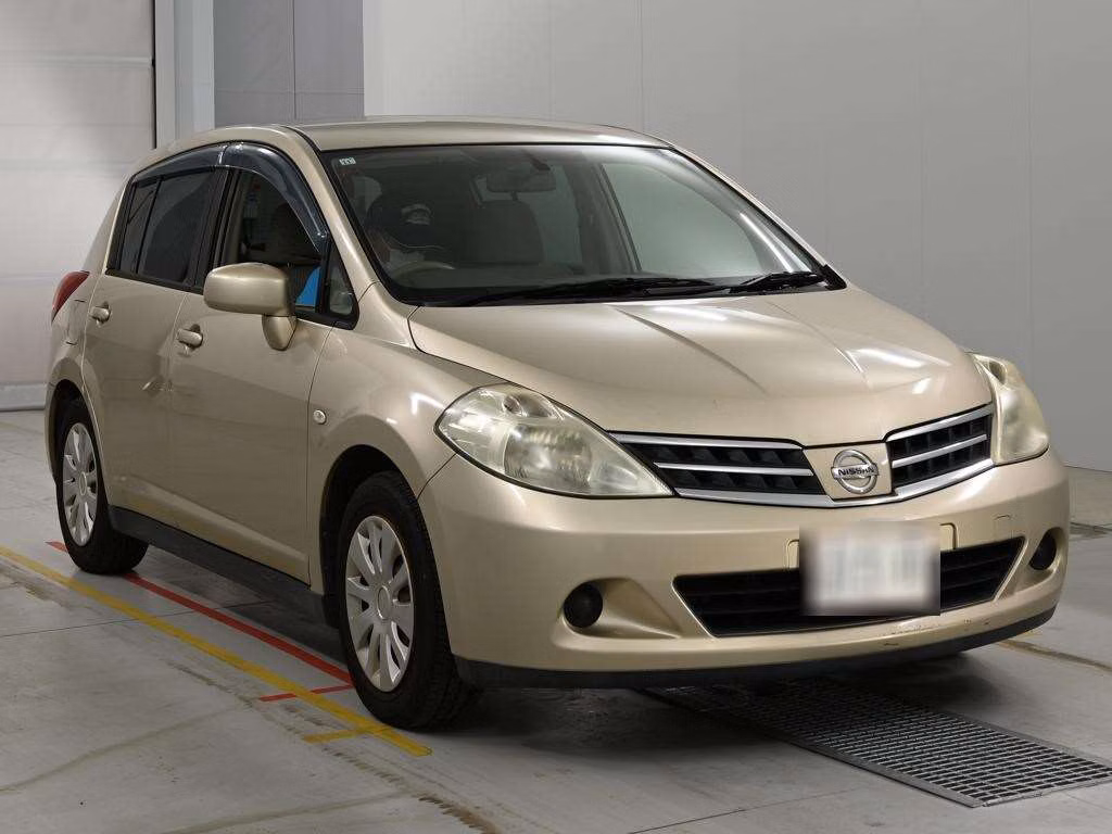 NISSAN TIIDA