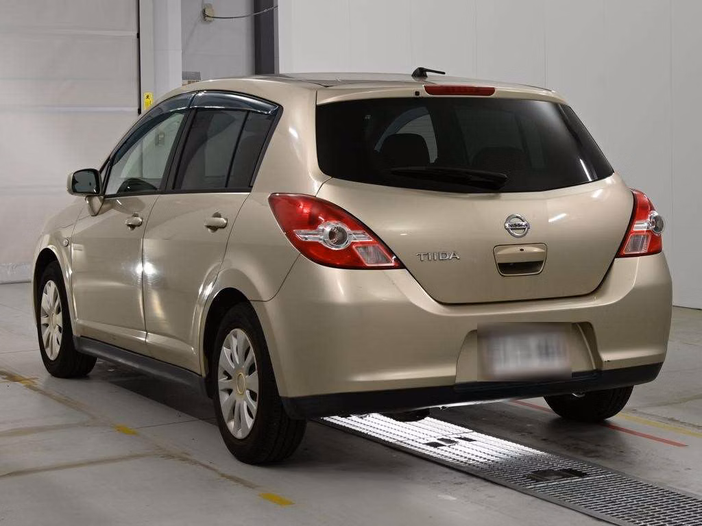 NISSAN TIIDA