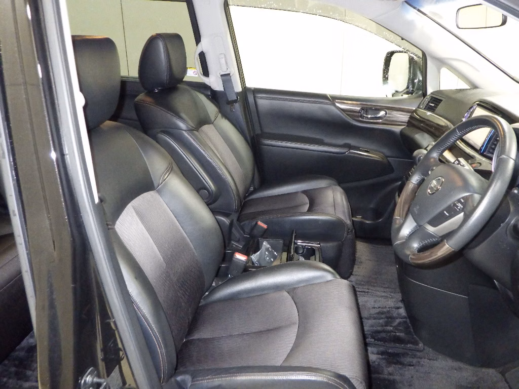 NISSAN ELGRAND