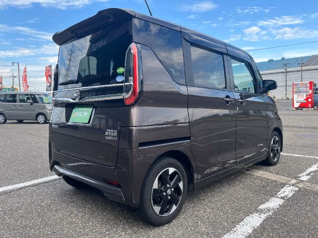NISSAN ROOX