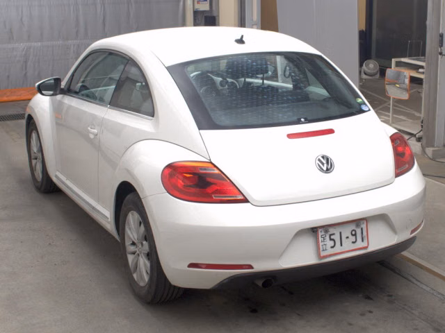 VOLKSWAGEN BEETLE