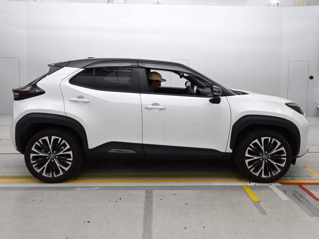 TOYOTA YARIS CROSS