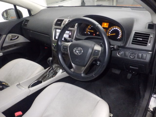 TOYOTA AVENSIS