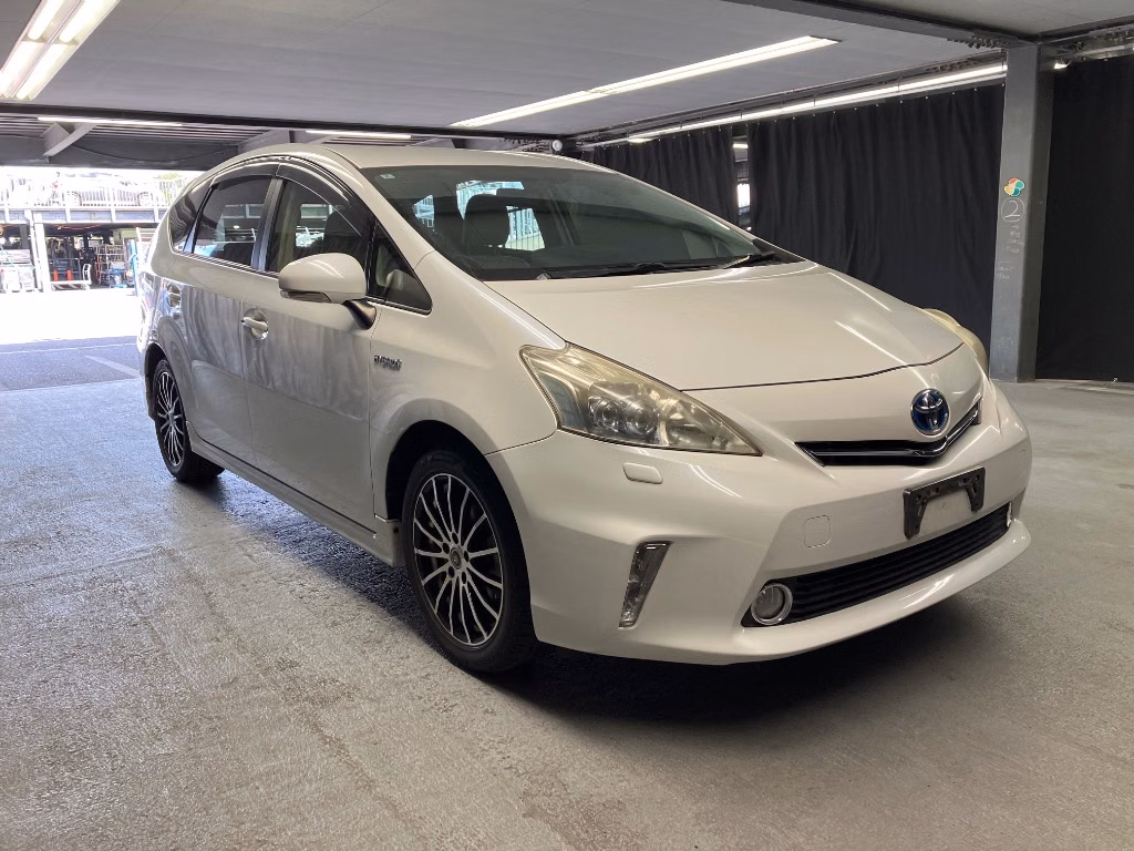 TOYOTA PRIUS ALPHA