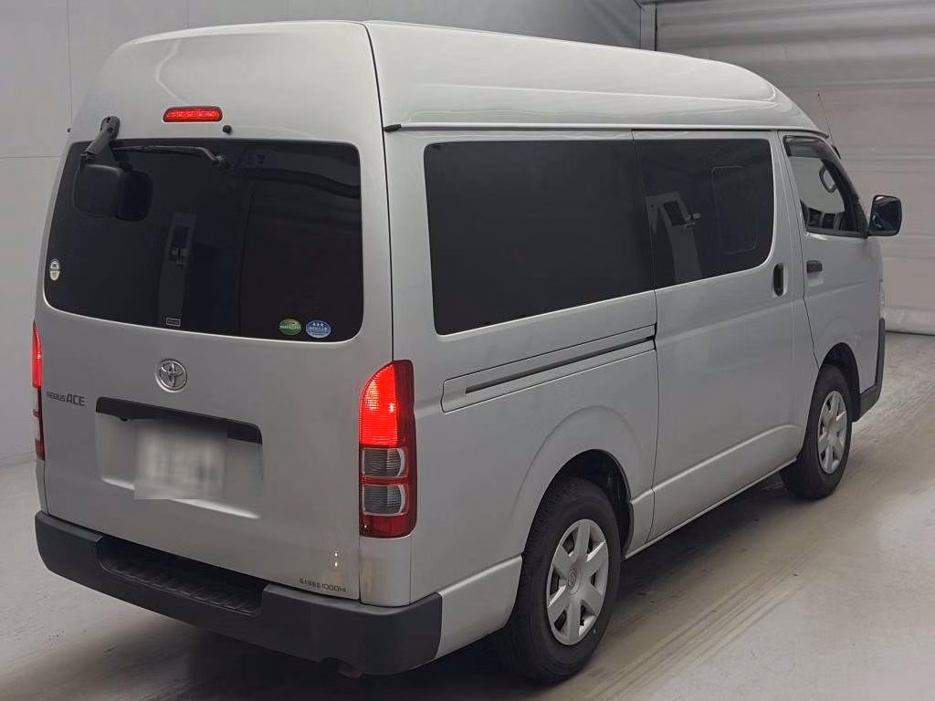 TOYOTA REGIUS ACE