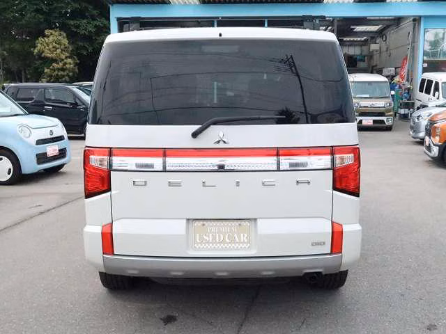 MITSUBISHI DELICA D:5