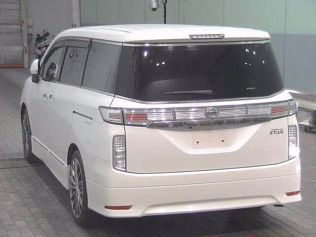 NISSAN ELGRAND