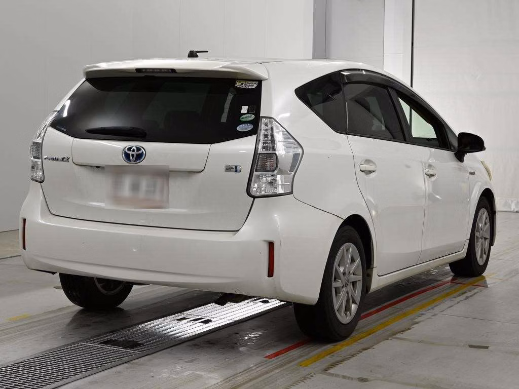 TOYOTA PRIUS ALPHA