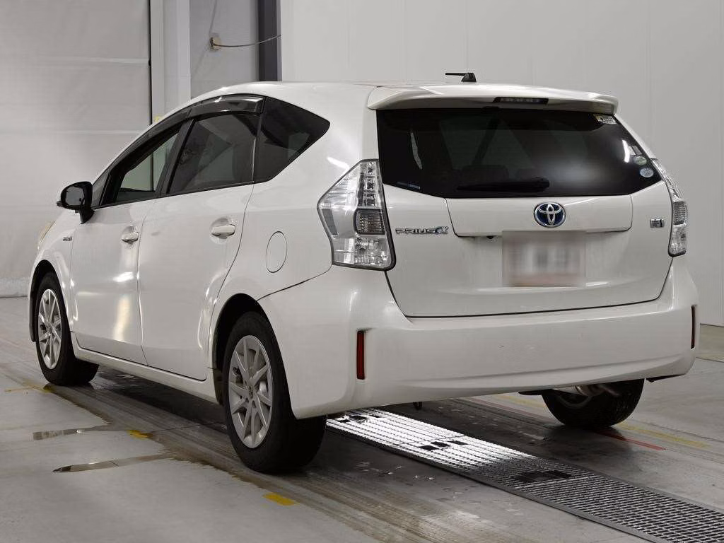 TOYOTA PRIUS ALPHA