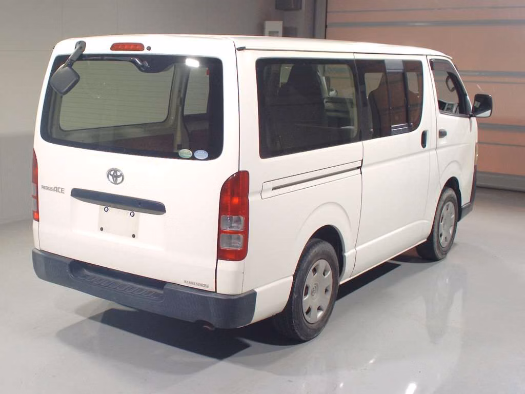 TOYOTA REGIUS ACE