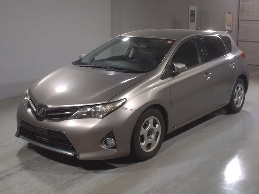 TOYOTA AURIS