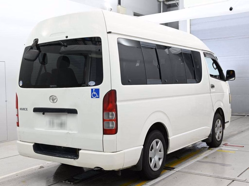 TOYOTA REGIUS ACE