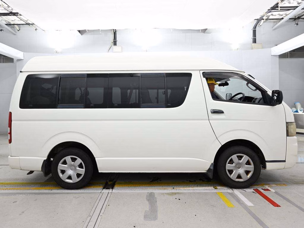 TOYOTA REGIUS ACE